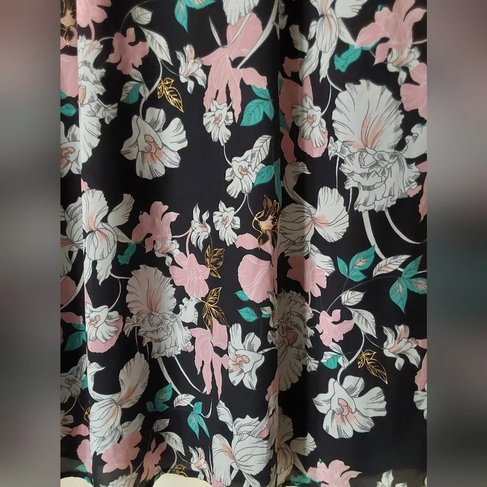 Everly Dress, Juliette Floral Foil Shift Sleeveless Dress, Size Medium - Picture 3 of 11